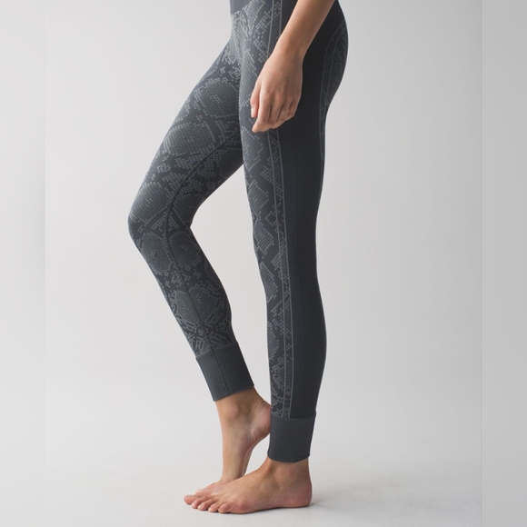 Lululemon Ebb to Street legging in Dark Graphite - Picture 1 of 6